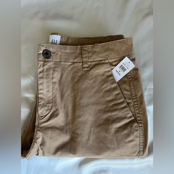 GAP Girlfriend Khaki, Khaki, Size Petite 6 - Picture 1 of 4